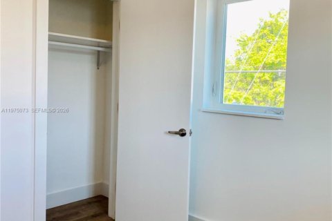 Apartamento en alquiler en Miami, Florida, 3 dormitorios № 2041357 - foto 3