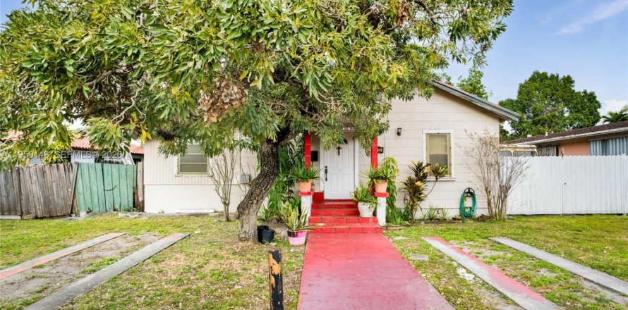 Дом в Майами, Флорида 3 спальни, 93.65м2 № 2005763