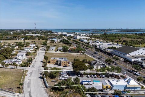 Propiedad comercial en venta en St. Lucie, Florida, 295.71 m2 № 1534491 - foto 4
