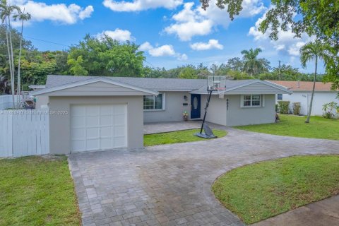 Casa en venta en Hollywood, Florida, 4 dormitorios, 146.97 m2 № 1888424 - foto 2
