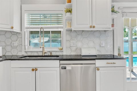Casa en venta en Hollywood, Florida, 4 dormitorios, 146.97 m2 № 1888424 - foto 14