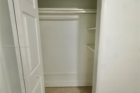 Casa en alquiler en West Park, Florida, 3 dormitorios, 116.87 m2 № 1946204 - foto 13