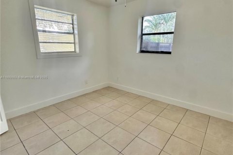 Casa en alquiler en West Park, Florida, 3 dormitorios, 116.87 m2 № 1946204 - foto 9