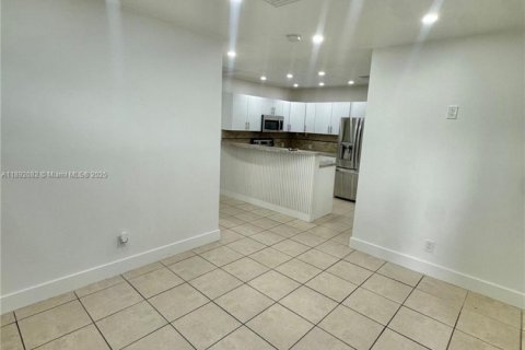 Casa en alquiler en West Park, Florida, 3 dormitorios, 116.87 m2 № 1946204 - foto 2