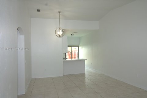 Купить виллу или дом в Хомстед, Флорида 3 спальни, 107.77м2, № 2052598 - фото 8