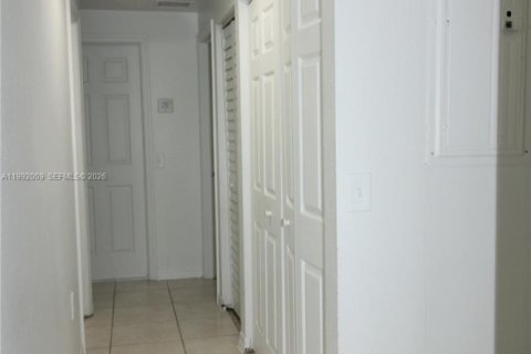 Купить виллу или дом в Хомстед, Флорида 3 спальни, 107.77м2, № 2052598 - фото 12