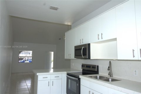 Купить виллу или дом в Хомстед, Флорида 3 спальни, 107.77м2, № 2052598 - фото 9