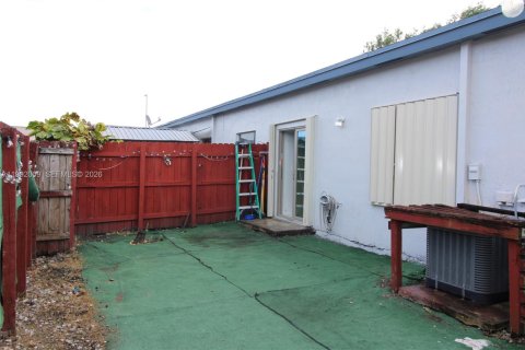 Купить виллу или дом в Хомстед, Флорида 3 спальни, 107.77м2, № 2052598 - фото 25