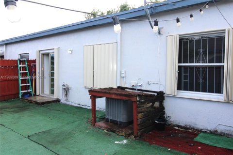 Купить виллу или дом в Хомстед, Флорида 3 спальни, 107.77м2, № 2052598 - фото 27