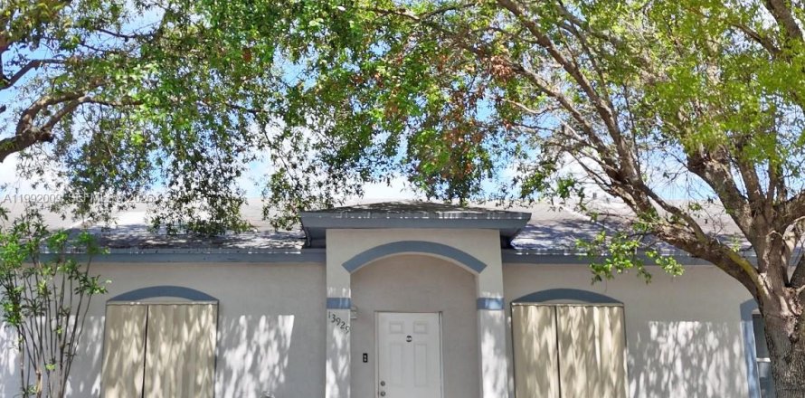 Дом в Хомстед, Флорида 3 спальни, 107.77м2 № 2052598