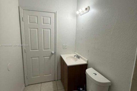 Купить виллу или дом в Хомстед, Флорида 3 спальни, 107.77м2, № 2052598 - фото 24