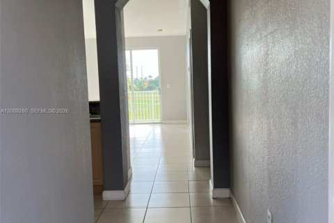 Condo in Hialeah, Florida, 2 bedrooms № 2076612 - photo 2