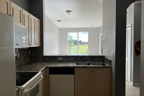 Condo in Hialeah, Florida, 2 bedrooms № 2076612 - photo 5