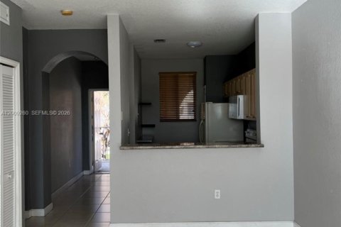 Condo in Hialeah, Florida, 2 bedrooms № 2076612 - photo 4