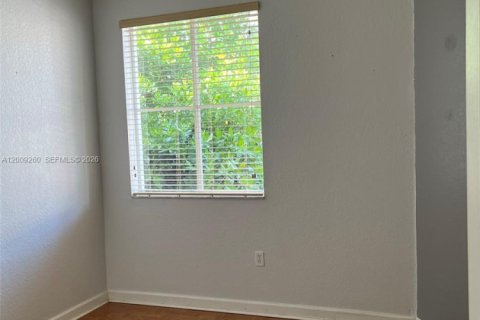 Condo in Hialeah, Florida, 2 bedrooms № 2076612 - photo 8