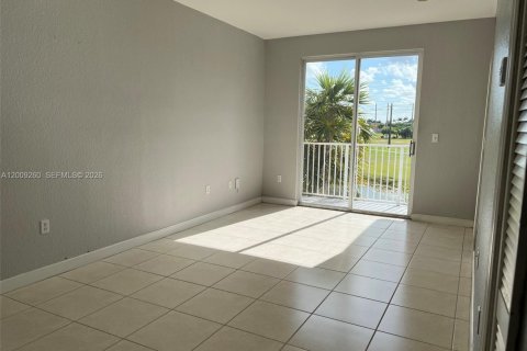 Condo in Hialeah, Florida, 2 bedrooms № 2076612 - photo 3
