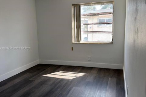 Condominio en venta en Hallandale Beach, Florida, 2 dormitorios, 77.67 m2 № 2028729 - foto 4