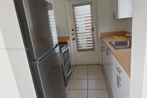 Condominio en venta en Hallandale Beach, Florida, 2 dormitorios, 77.67 m2 № 2028729 - foto 5