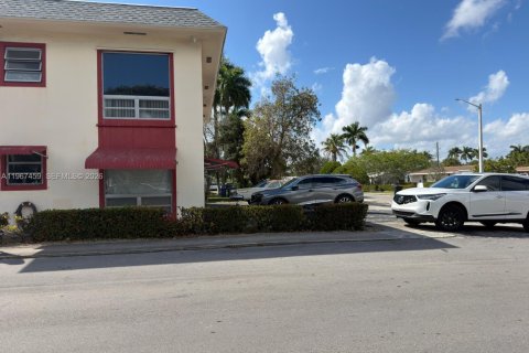 Condominio en venta en Hallandale Beach, Florida, 2 dormitorios, 77.67 m2 № 2028729 - foto 6