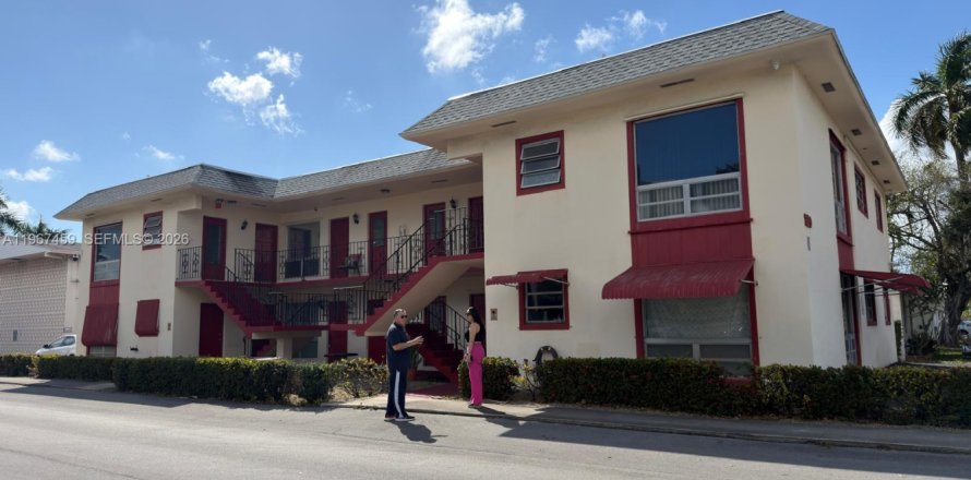 Condominio en Hallandale Beach, Florida, 2 dormitorios  № 2028729