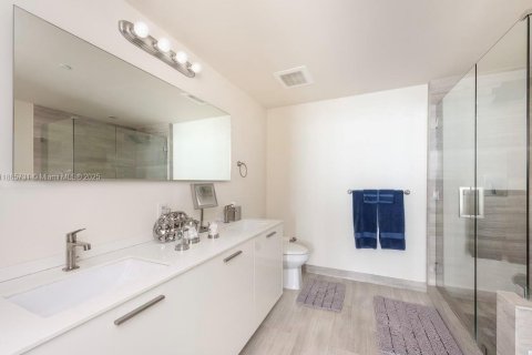 Condominio en venta en Miami, Florida, 2 dormitorios, 99.96 m2 № 1940959 - foto 21