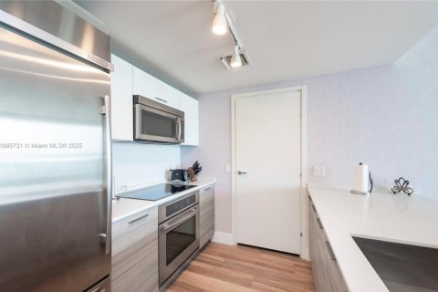 Condominio en venta en Miami, Florida, 2 dormitorios, 99.96 m2 № 1940959 - foto 11