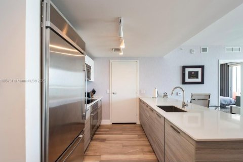 Condominio en venta en Miami, Florida, 2 dormitorios, 99.96 m2 № 1940959 - foto 10