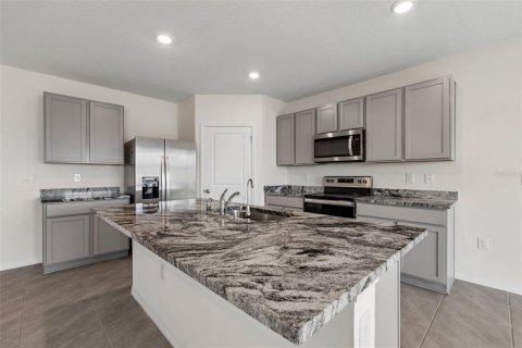 House in Wesley Chapel, Florida 5 bedrooms, 242.01 sq.m. № 2205415 - photo 15