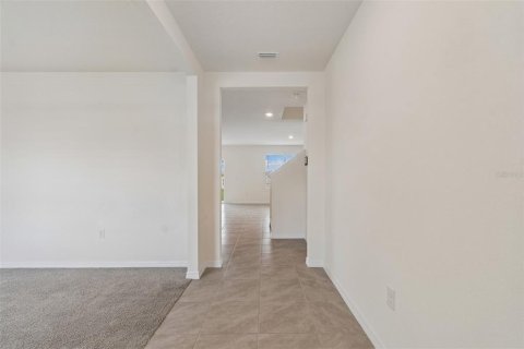 House in Wesley Chapel, Florida 5 bedrooms, 242.01 sq.m. № 2205415 - photo 5