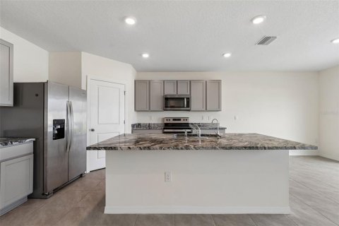 House in Wesley Chapel, Florida 5 bedrooms, 242.01 sq.m. № 2205415 - photo 11