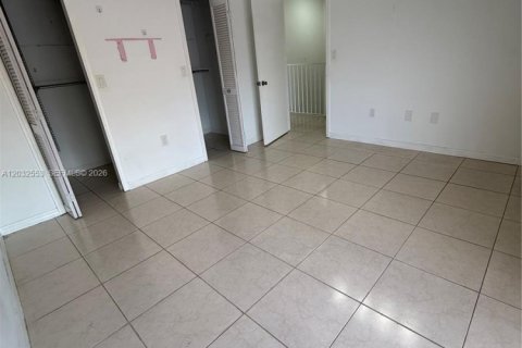 Casa en alquiler en Miami, Florida, 4 dormitorios, 165.37 m2 № 2085836 - foto 23