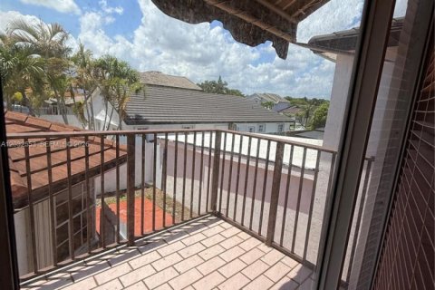 Casa en alquiler en Miami, Florida, 4 dormitorios, 165.37 m2 № 2085836 - foto 26