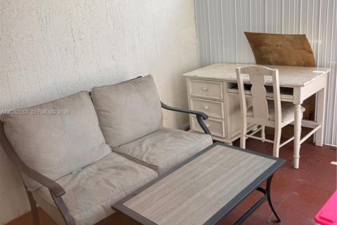 Casa en alquiler en Miami, Florida, 4 dormitorios, 165.37 m2 № 2085836 - foto 14
