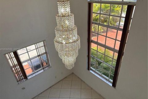 Casa en alquiler en Miami, Florida, 4 dormitorios, 165.37 m2 № 2085836 - foto 2