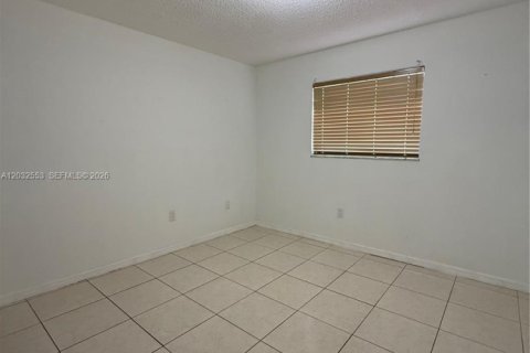 Casa en alquiler en Miami, Florida, 4 dormitorios, 165.37 m2 № 2085836 - foto 22