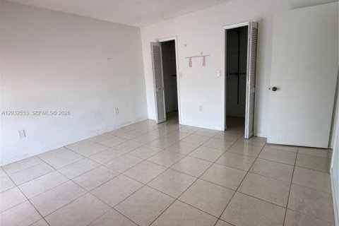 Casa en alquiler en Miami, Florida, 4 dormitorios, 165.37 m2 № 2085836 - foto 8