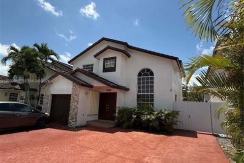 Casa en alquiler en Miami, Florida, 4 dormitorios, 165.37 m2 № 2085836 - foto 29