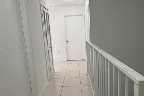 Casa en alquiler en Miami, Florida, 4 dormitorios, 165.37 m2 № 2085836 - foto 18