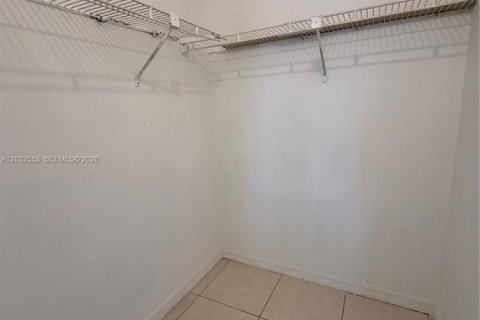 Casa en alquiler en Miami, Florida, 4 dormitorios, 165.37 m2 № 2085836 - foto 24