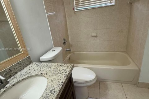 Casa en alquiler en Miami, Florida, 4 dormitorios, 165.37 m2 № 2085836 - foto 10