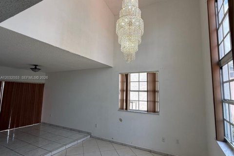 Casa en alquiler en Miami, Florida, 4 dormitorios, 165.37 m2 № 2085836 - foto 5
