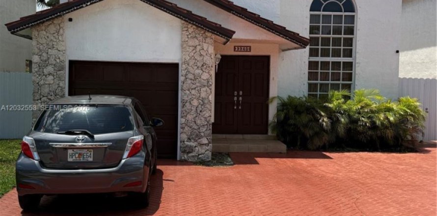 Casa en Miami, Florida 4 dormitorios, 165.37 m2 № 2085836