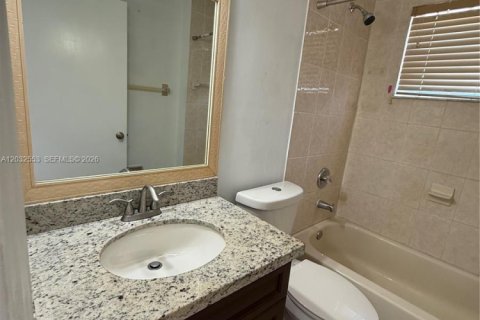 Casa en alquiler en Miami, Florida, 4 dormitorios, 165.37 m2 № 2085836 - foto 9