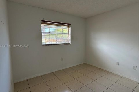 Casa en alquiler en Miami, Florida, 4 dormitorios, 165.37 m2 № 2085836 - foto 7