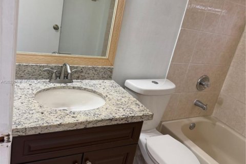 Casa en alquiler en Miami, Florida, 4 dormitorios, 165.37 m2 № 2085836 - foto 11