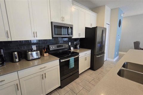 Townhouse in STOREY LAKE in Kissimmee, Florida 4 bedrooms, 177.81 sq.m. № 1866002 - photo 5