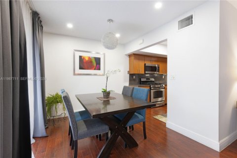 Copropriété à vendre à Miramar, Floride: 2 chambres, 92.9 m2 № 2049083 - photo 12