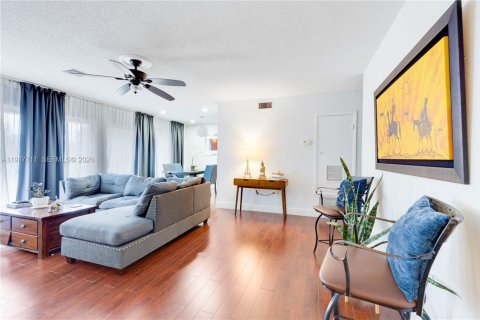 Condo à Miramar, Floride, 2 chambres  № 2049083