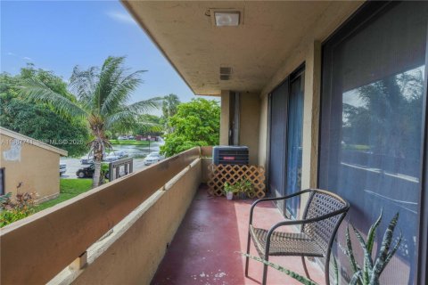 Copropriété à vendre à Miramar, Floride: 2 chambres, 92.9 m2 № 2049083 - photo 17