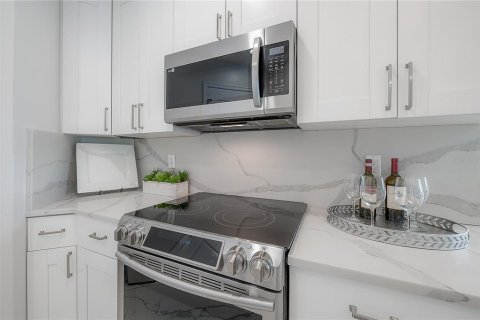 Copropriété à vendre à Tampa, Floride: 3 chambres, 161 m2 № 1909012 - photo 17